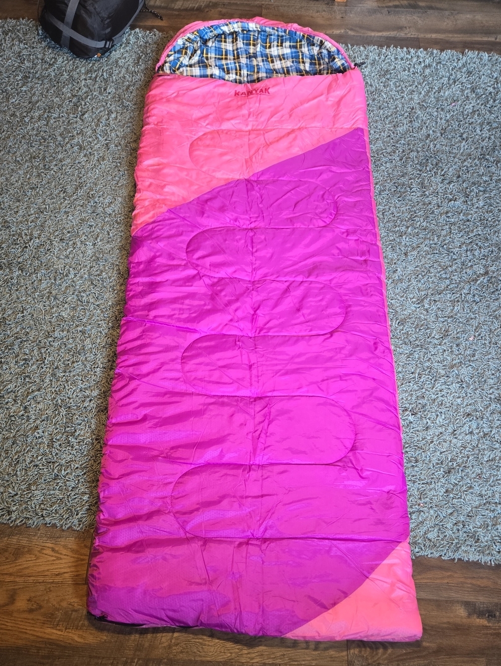 Kanyak Pink and Magenta Diagonal Colorblock Sleeping Bag 32F